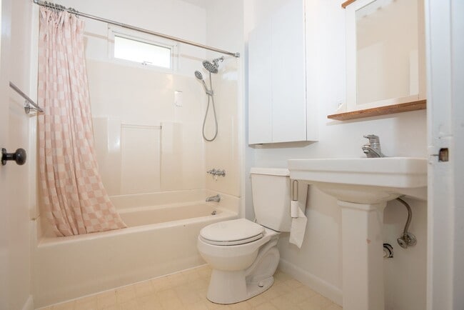 Building Photo - Old World Charm with Views of Lake Union!