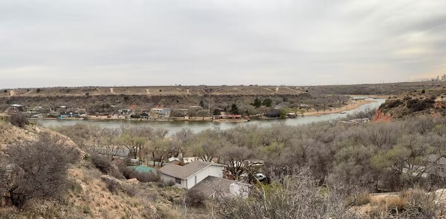 Building Photo - Fully Furnished Rental at Buffalo Springs Lake! All bills paid!