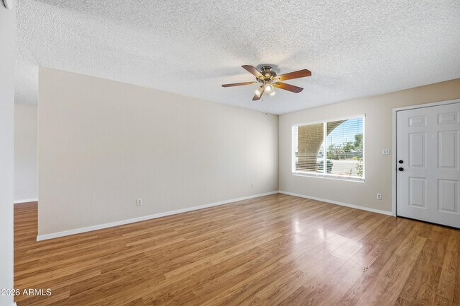 Building Photo - 2216 W Straford Dr
