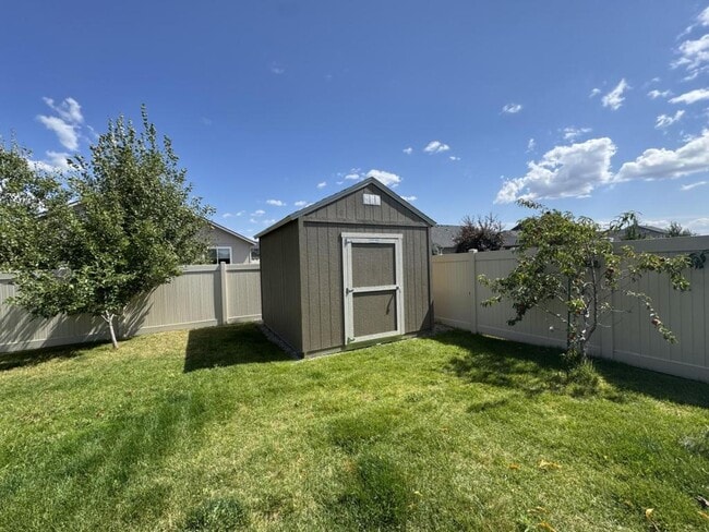 Building Photo - 13012 Shortline St