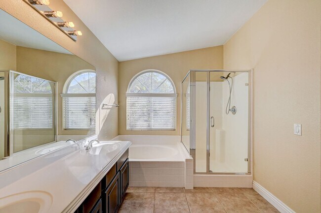 Building Photo - Stunning Northwest three bedroom w/ a loft!
