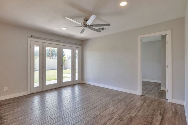 Building Photo - Tempe 6-Bedroom Home Featuring Large Turf Yard & Ideal Location