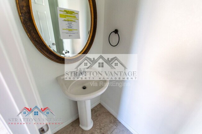 Building Photo - 1576 E Jasper Ct