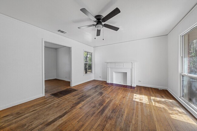 Building Photo - 3025 Mitchell Ave