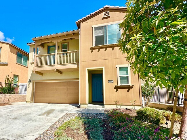Building Photo - Lovely, Light & Bright, Two-Story, Detached Home in the Desirable Wildgrove Community of Vista!
