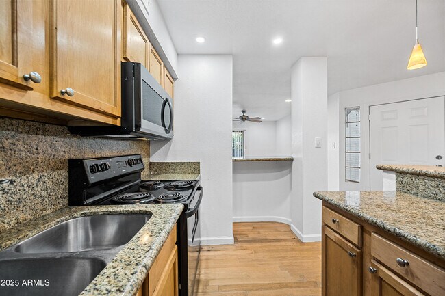 Building Photo - 4410 N Longview Ave