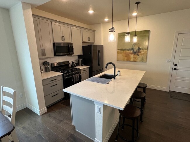 Building Photo - Students Welcome! 2 Story townhome in Registry Ridge---furnished option available