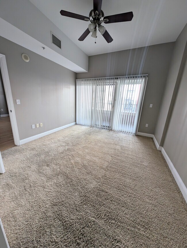 Building Photo - 1950 Logan St