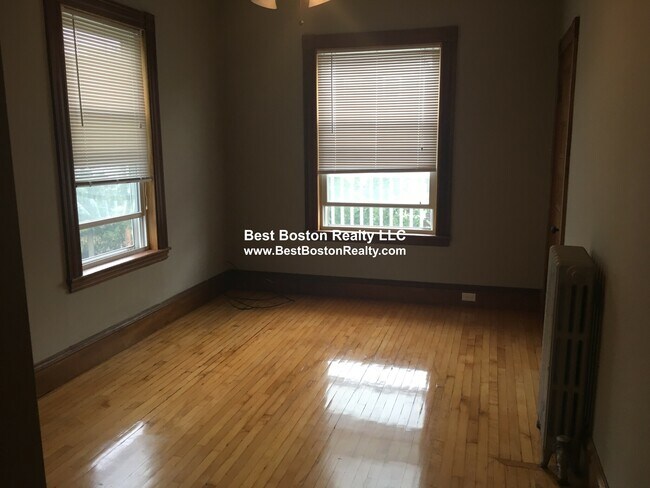 Building Photo - 26 Marathon St