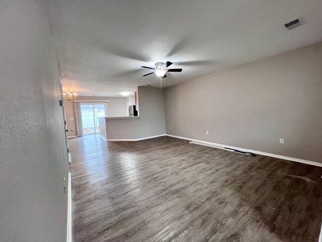 Building Photo - 2 bedroom 2.5 bath Townhome in Godley Park