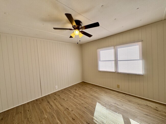 Building Photo - 836 Commerce St