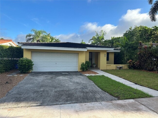 Building Photo - 527 Gerona Ave