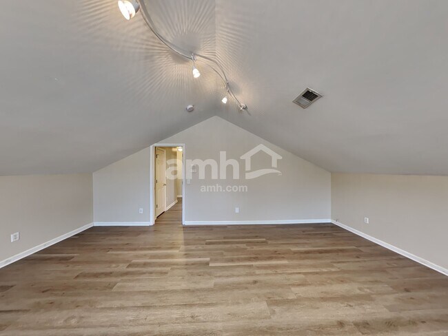 Building Photo - 2300 Devonshire Dr