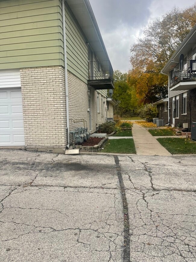 Building Photo - 10445 Austin Ave