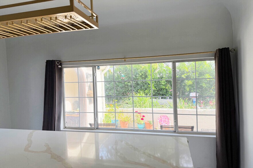 Building Photo - 1245 N Orchard Dr