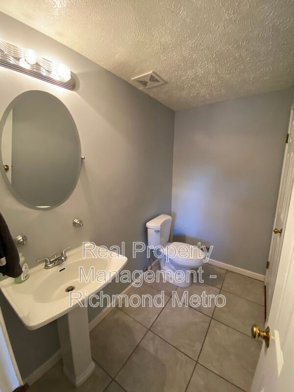 Building Photo - 1743 Robins Nest Ct