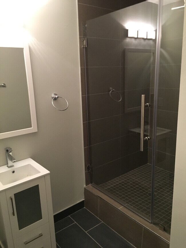 Building Photo - 1515 N Mascher St