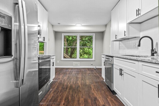 Building Photo - Charming Weatherly Woods Home with In-Law ...