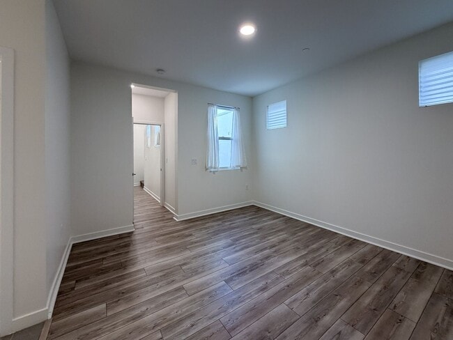 Building Photo - 1568 E Thompson Blvd