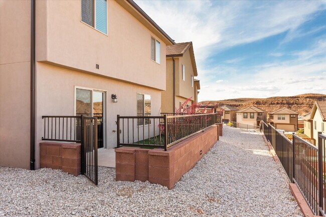 Building Photo - "Spacious 4-Bedroom Townhouse Retreat on S...