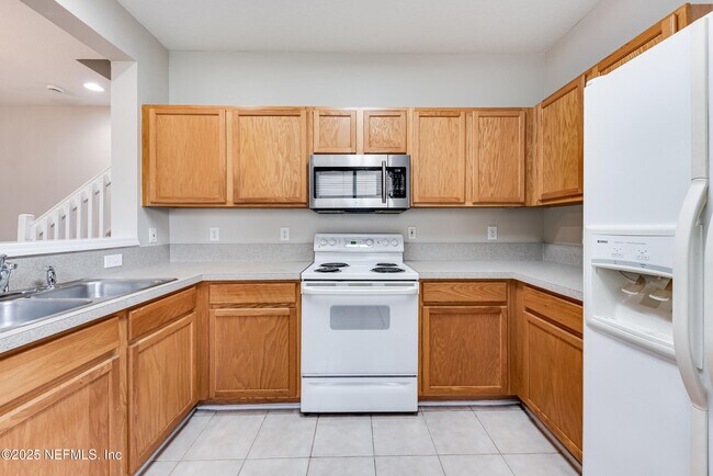 Building Photo - 7990 Baymeadows Cir E