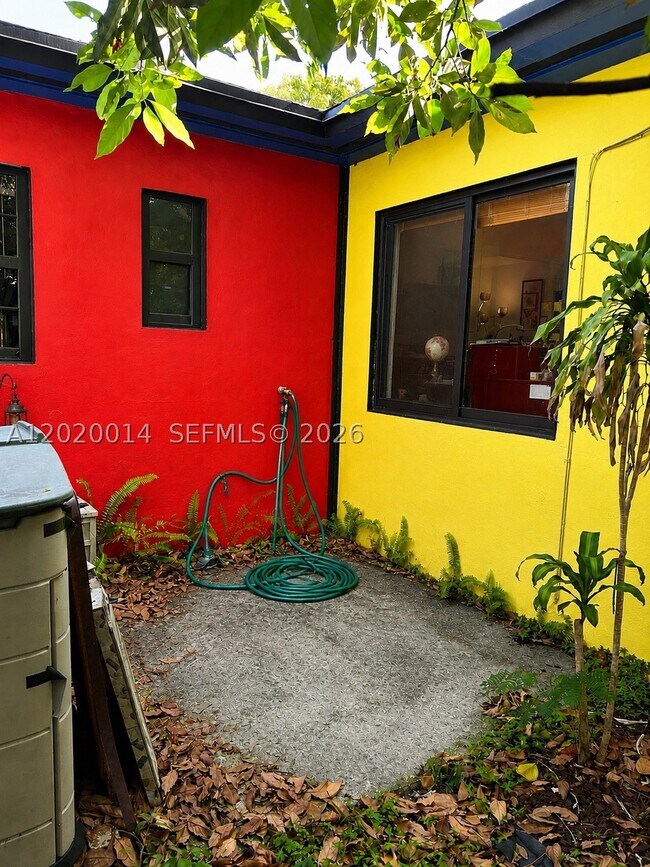 Building Photo - 535 NE 129th St