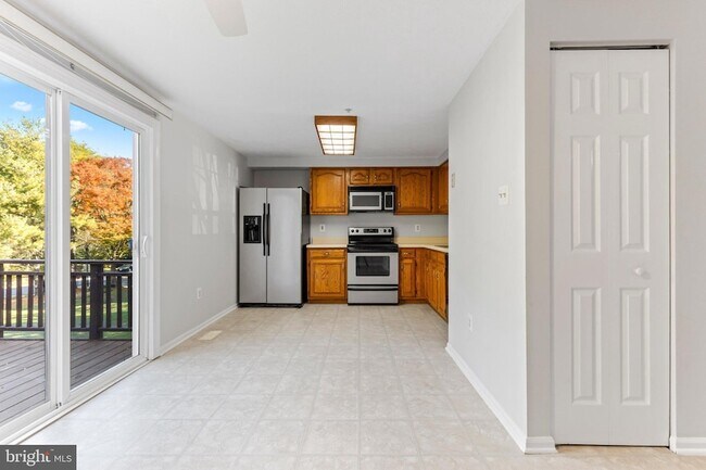 Building Photo - 1232 Quaker Ridge Dr