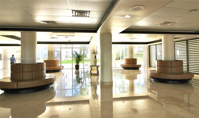 Building Photo - 5005 Collins Ave