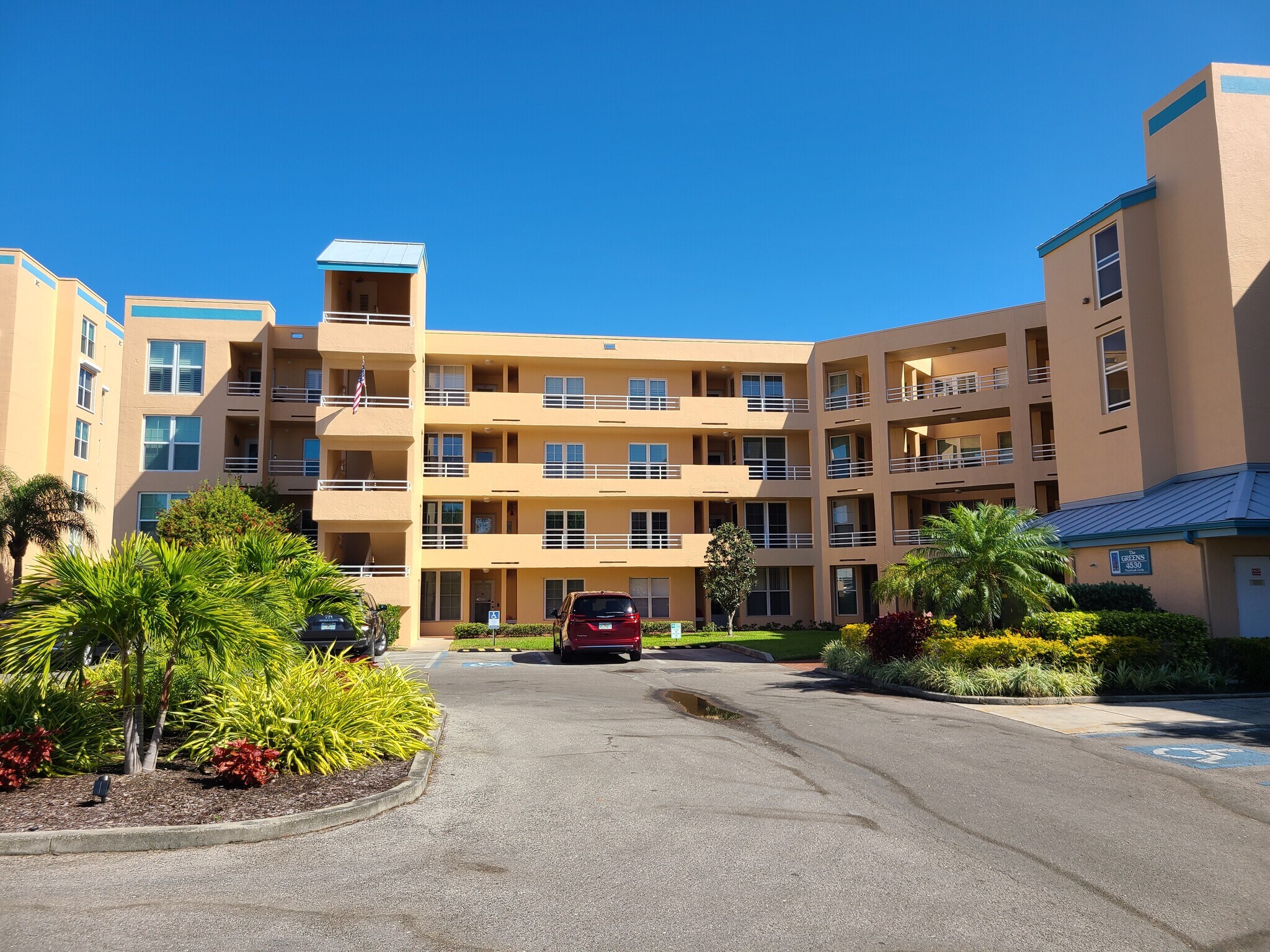 Building Photo - 4530 Pinebrook Cir