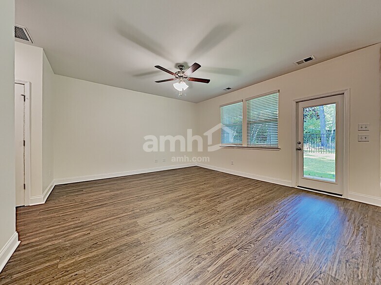Building Photo - 136 Sweet Gum Dr