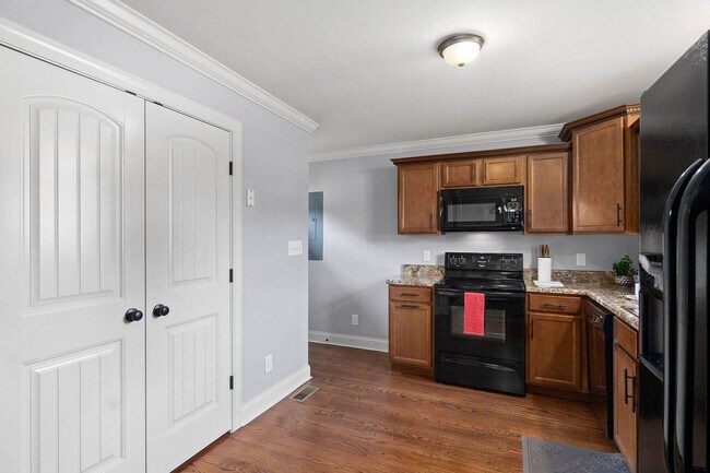 Building Photo - 206 E St