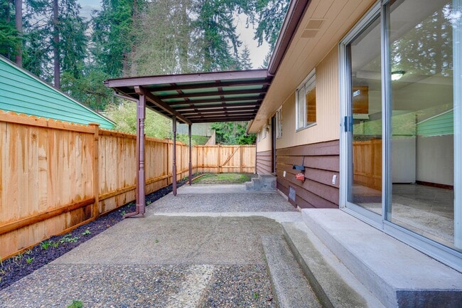 Building Photo - Edmonds 3 Bedroom, 1 Bathroom Mid-Century ...