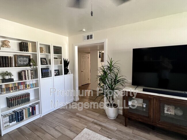 Building Photo - 517 Brightwood St