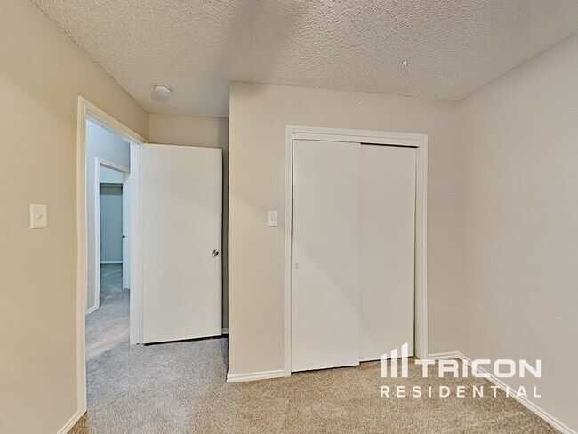 Building Photo - 1637 Woodhall Way