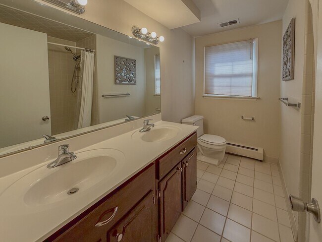 Building Photo - 2710 Pendleton Dr