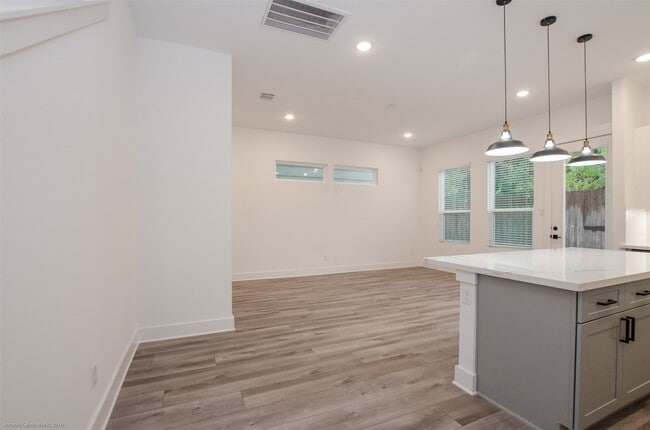 Building Photo - 2054 Johanna Crk Dr