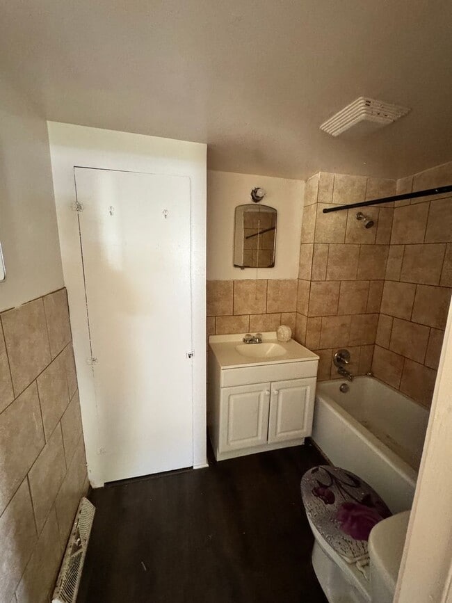 Building Photo - 1011 Earl St