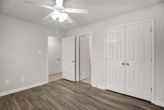 Building Photo - LEASING NOW!! Renovated 1 Bed, 1 Bath Town...