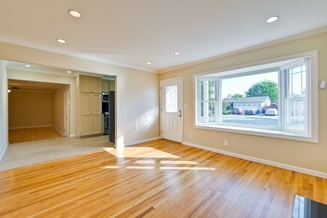 Building Photo - Stylish San Jose Home and Private Yard