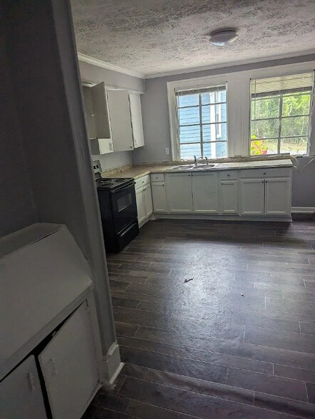 Building Photo - 1105 Boulevard