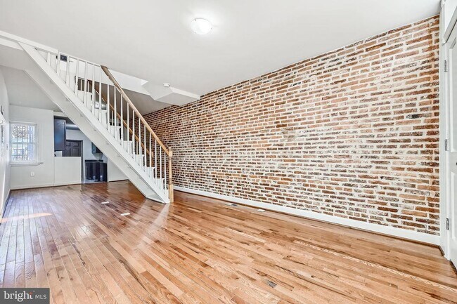 Building Photo - TWO BEDROOM TWO BATHROOM TOWNHOUSE AVAILABLE FOR SEPT 1ST MOVE-IN!!!!