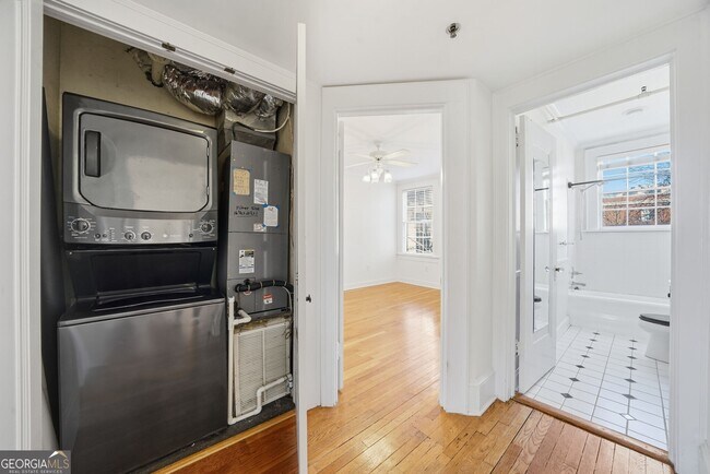 Building Photo - 2814 Peachtree Rd NW