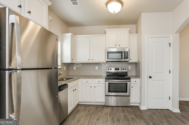Building Photo - 264 Magnaview Dr