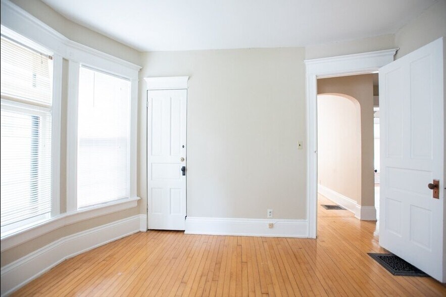 Building Photo - 2728 N Murray Ave