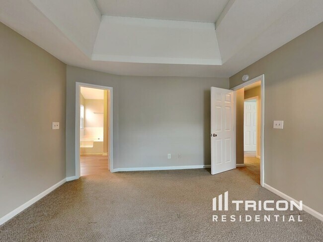 Building Photo - 718 Fletcher Dr