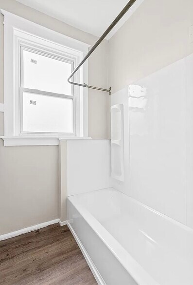 Building Photo - 4913 Devonshire Ave