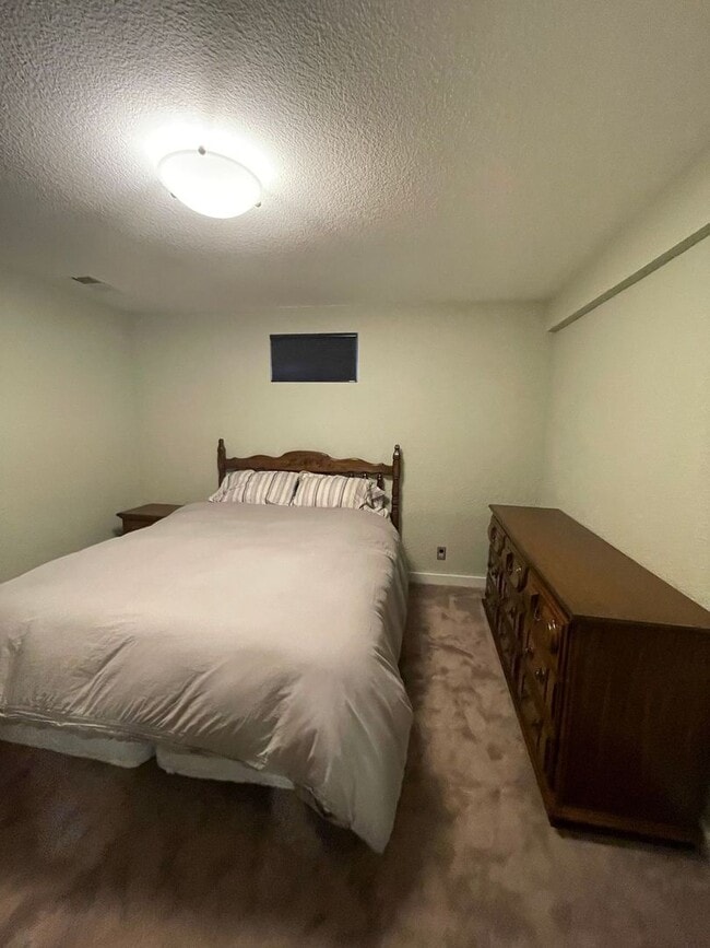 Building Photo - Reduced $2995 BOULDER HOME 5 BEDROOM, 3 FU...