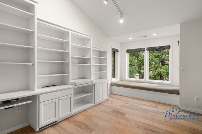 Building Photo - Stunning 3-Bedroom Home with Breathtaking ...