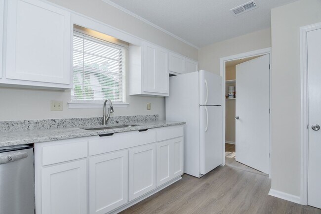 Building Photo - Brick Ranch in Columbia County