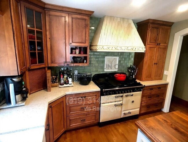 Building Photo - 4026-32 Utah St